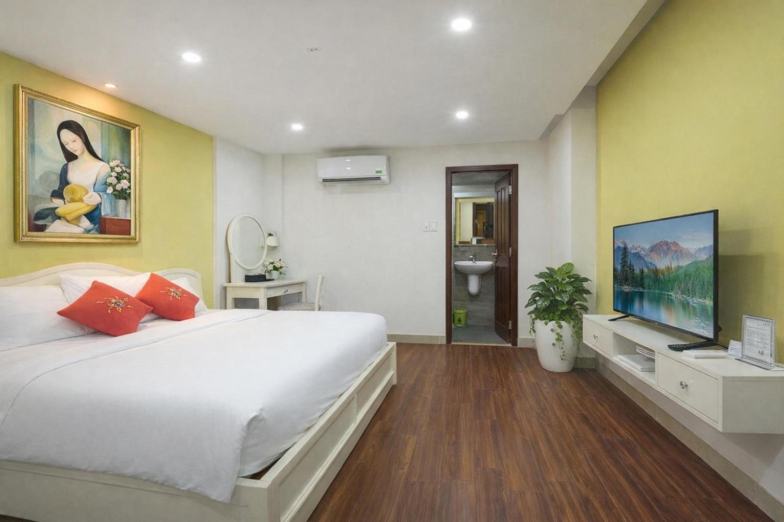 Double or Twin no window with free laundry